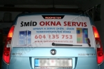 Dirkovaná samolepka na sklo